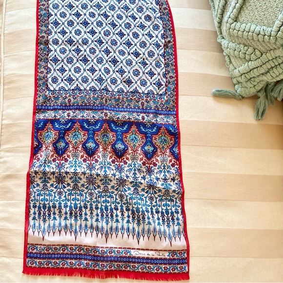 Oscar de la Renta Accessories - 🍓Vntg Oscar de la Renta Silk Floral Paisley Scarf🍓